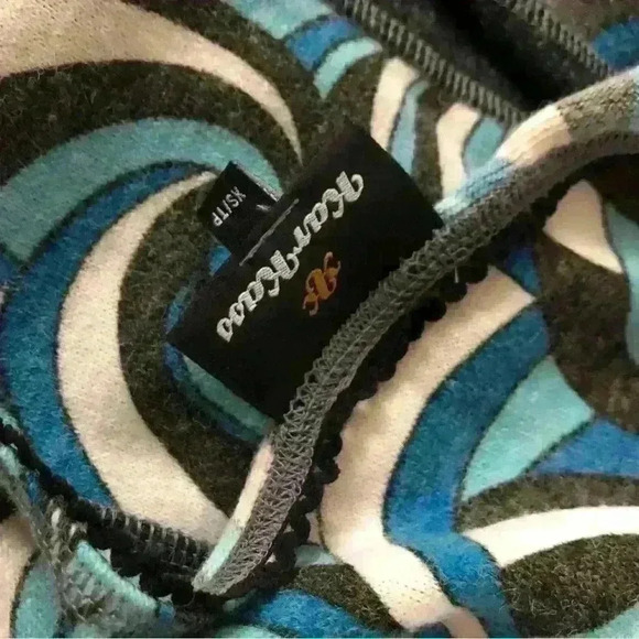 Retro pattern warm top, 🇨🇦 Canadian Designer KarKass - Picture 7 of 7